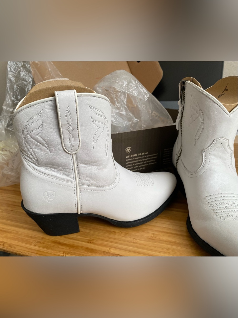 Ariat White Leather Women's-Style Western Ankle Boots - Picture 4 of 10